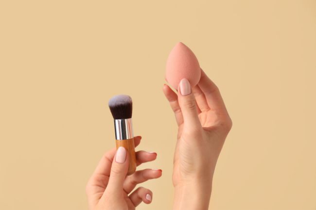 Aplique a base com ferramentas adequadas